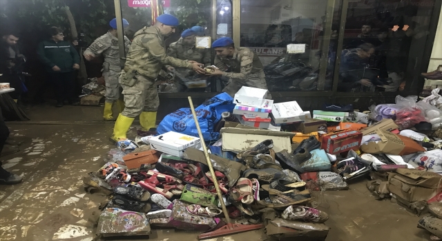 Mehmetçik, Antalya’da afetzedeler için seferber oldu