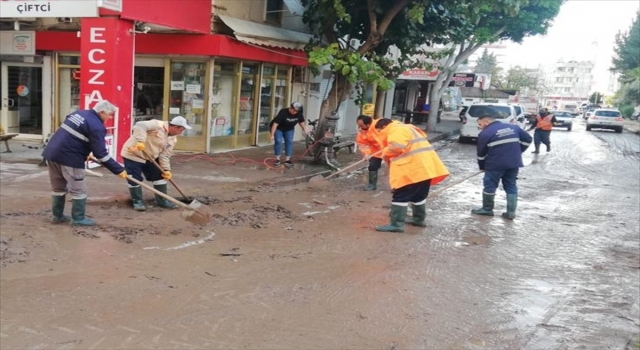 Antalya’daki selden etkilenen alanlarda temizlik çalışmaları devam ediyor