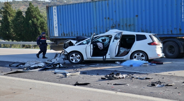 Osmaniye’de tıra çarpan otomobildeki 1 kişi öldü, 2 kişi yaralandı