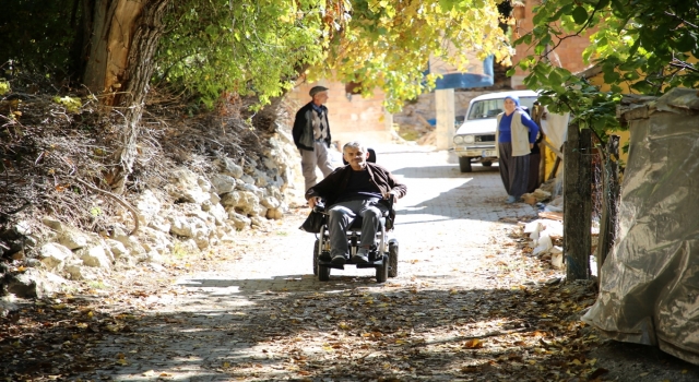 Kaş Belediyesinden akülü tekerlekli sandalye yardımı
