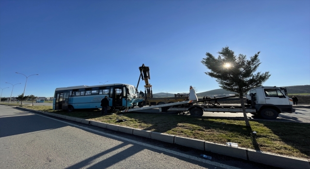 GÜNCELLEME Kahramanmaraş’ta halk otobüsünün devrilmesi sonucu 12 kişi yaralandı
