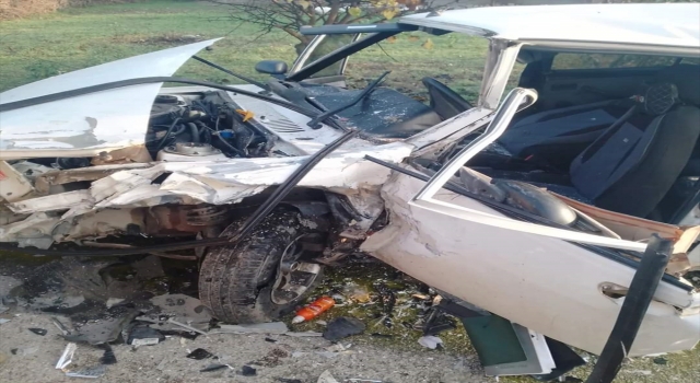 Hatay’da iki otomobilin çarpışması sonucu 4 kişi yaralandı