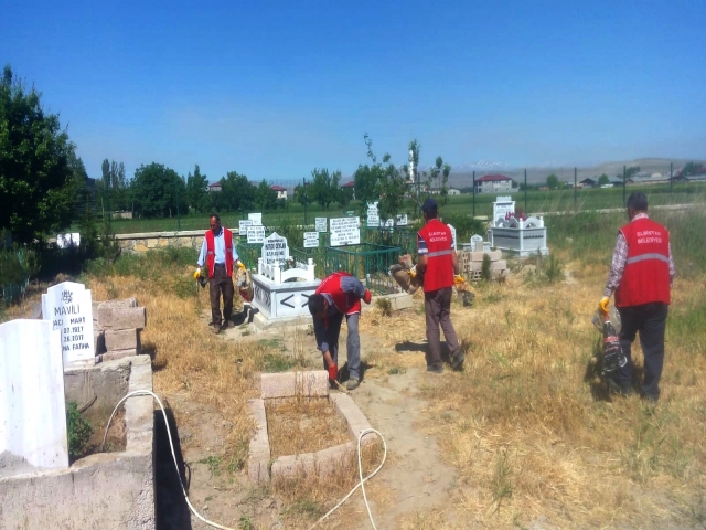 Bayram Öncesi Mezarlıklarda Genel Temizlik