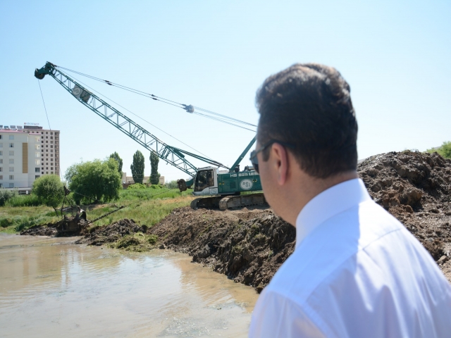 Kaynarca’nın Temizliği İçin İlk Kazma Vuruldu