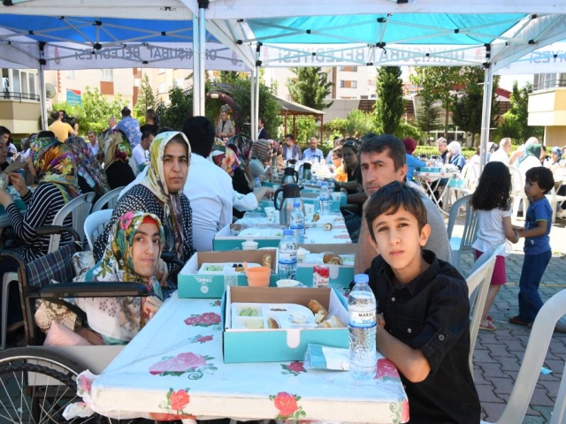 ONİKİŞUBAT BELEDİYESİ’NDEN BİRLİK ve BERABELİK KAHVALTISI