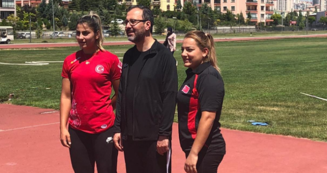 Bakan Kasapoğlu’ndan Milli Atletlere Moral