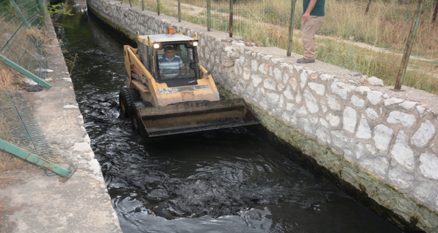 Elbistan'da 60 Yıllık Kanal Temizleniyor