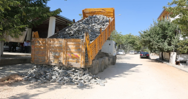 Pazarcık Pazar Alanı ve Okul Yolu Yenileniyor