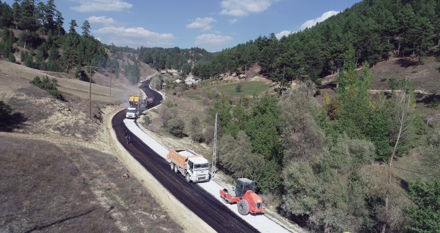 BÜYÜKÇAMURLU GURUP YOLU ASFALTLANIYOR