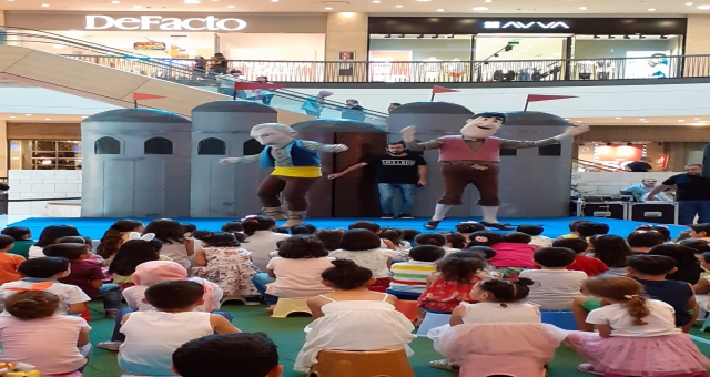 Niloya Kahramanmaraş Piazza'da