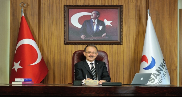 SANKO ÜNİVERSİTESİ REKTÖRÜ PROF. DR. DAĞLI: “NİCE CUMHURİYET BAYRAMINI BİRLİK VE BERABERLİK İÇİNDE, GURURLA KUTLAMAK EN BÜYÜK TEMENNİMİZDİR”