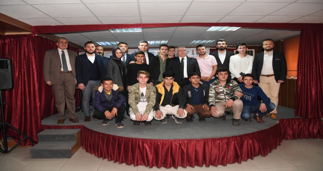 Öğrencilere 900 kaban hediye edildi!