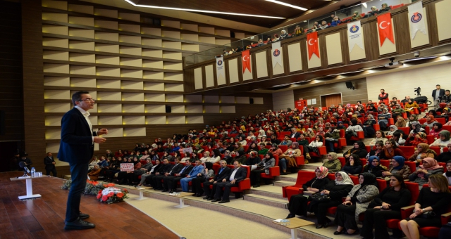 Dr. Ender Saraç, KSÜ’de “Kendine İyi Bak” Konulu Seminer Verdi