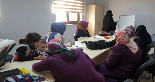 Kadınlara Osmanlıca ve Kur’an Kursu