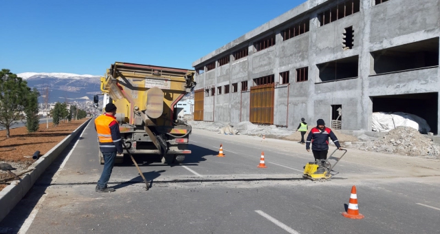 Asfalt tamiratları devam ediyor