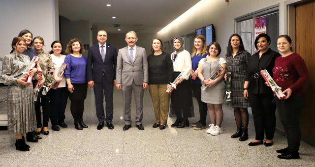 Sanko Üniversitesinde Güller Dağıtıldı