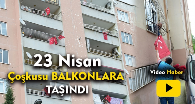 Balkonlarda 23 Nisan Çoşkusu