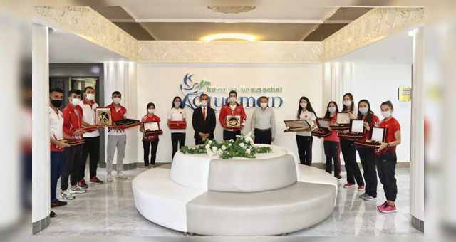 Adıyaman'lı Milli Sporculardan Başkana Ziyaret