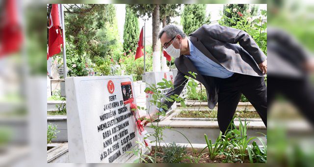 Başkan Güngör Bayramın İlk Gününde Şehitleri Ziyaret Etti