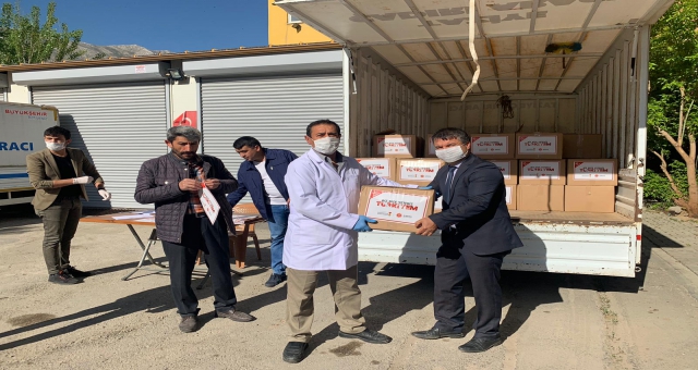 Berberlere Özel Yardım Paketleri Dağıtıldı