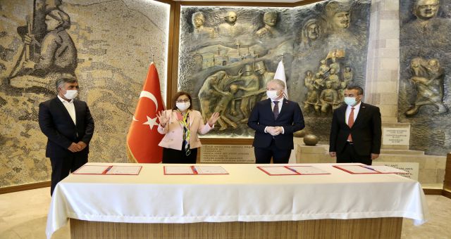 Gaziantep'te 15 Milyon Maske Üretilecek
