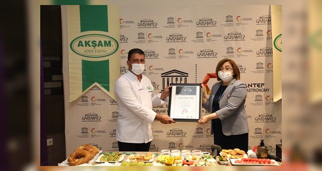 Akşam Simit Fıstık Gibi Oldu