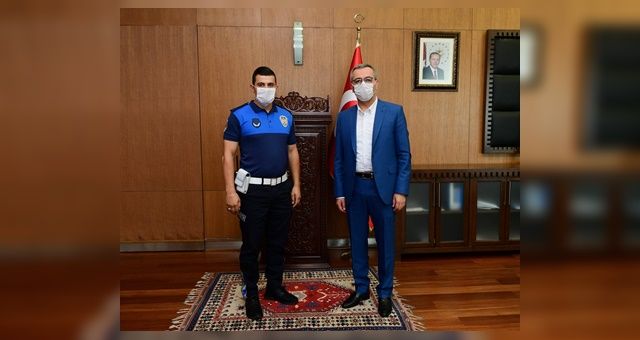 Başkan Güngör’den Zabıta Memuru Enes Doğan’a ödül