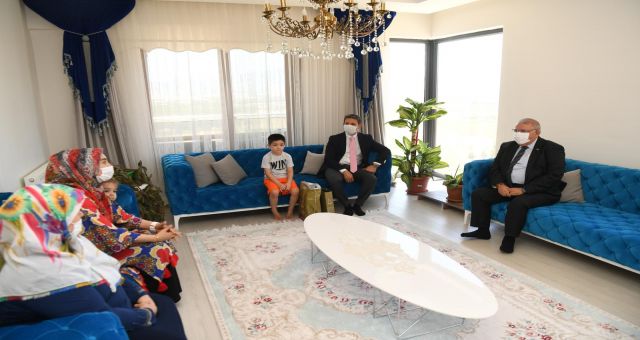 Başkan Mahçiçek, Bu Bayram da Şehit Ailelerini Unutmadı