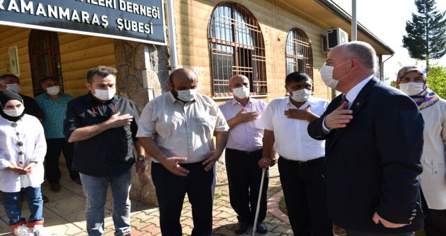 Vali Çoşkun'dan Gazi ve Şehit Dul ve Yetimler Derneğini Ziyaret Etti