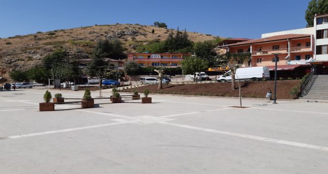 Aşağı İçmeler’de Meydan Düzenlenmesi Tamamlandı