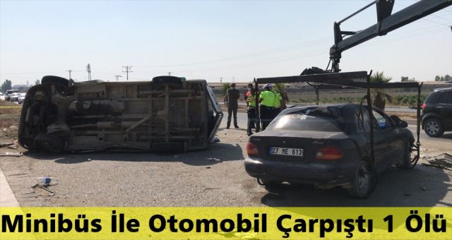 Adana'da Minibüs İle Otomobil Çapıştı