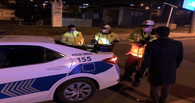 Sokağa Çıkma Yasağında Yakalandı Polislere Beni Sabaha Kadar Dövün Dedi