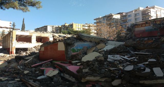 Depremde Yıkılma Riski Olan Okullar Yıkılıyor