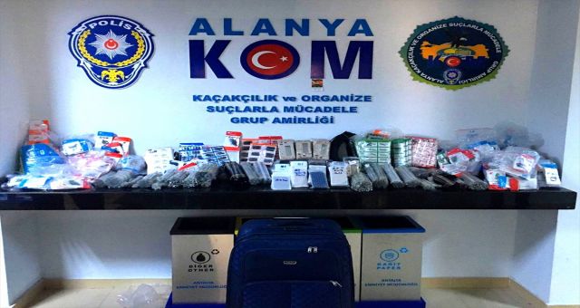 55 Bin 797 Kaçak Cep Telefonu Aksesuarı Ele Geçirildi