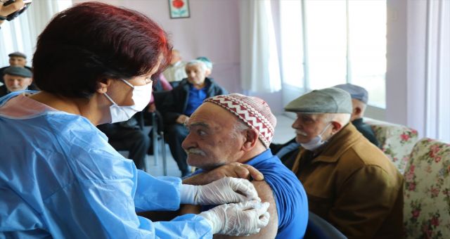 Burdur'da Huzurevleri'nde Aşılama Çalışmaları Başladı