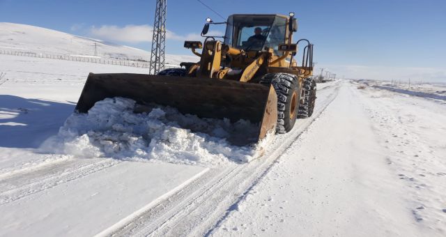 Kahramanmaraş'ın Kuzey İlçelerinde Kar Mücadelesi Sürüyor
