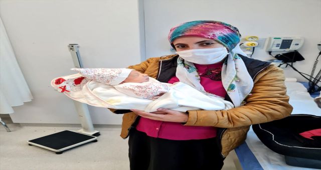 Karaçiğer Ve Bağırsağı Dışarıda Doğan Miray Bebek Sağlığına Kavuştu