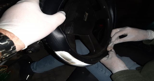 Otomobilin Direksiyonundan Eroin Çıktı