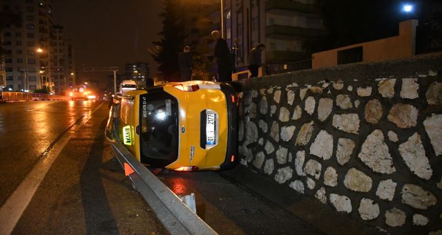 Taksici Virajı Alamadı Alt Yola Düştü