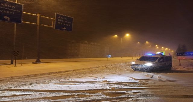 Elbistan-Göksun Kara Yolu Kısa Süreliğine Ulaşıma Kapandı