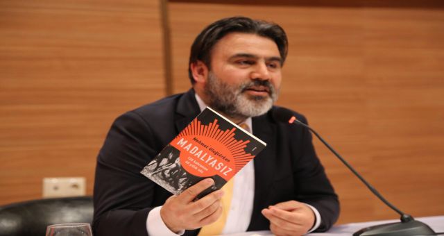 Gazeteci Uluğtürkan'ın ''Madalyasız'' Romanı Bilimsel Dergide