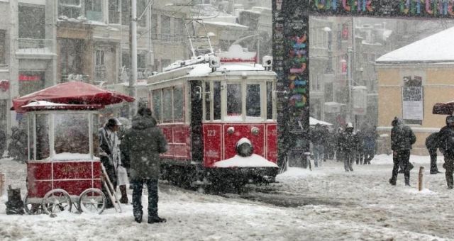 İstanbul'da Kar Yağışı Devam Ediyor