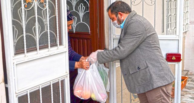 Kahramanmaraş Büyükşehir Belediyesi Salgında Yaşlıların Yanında