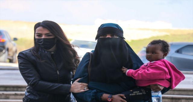 Mavi Bültenle Aranan Deaş Unsuru Kadın Terörist Adliyeye Sevk Edildi