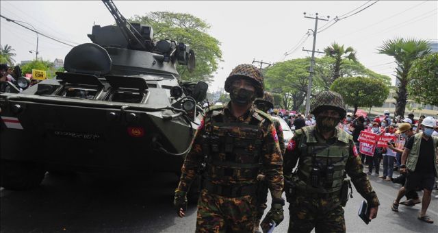 Myanmar'da Asker Protestoculara Müdahale Etti