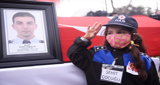 Şehit Polis Son Yolculuğuna Uğurlanıyor