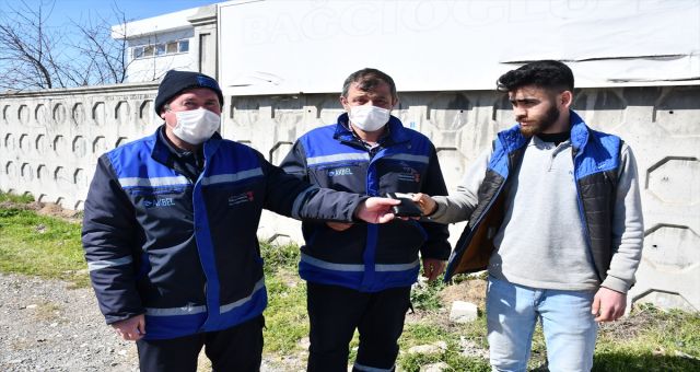Temizlik İşçisi Bulduğu Cüzdanı Sahibine Teslim Etti