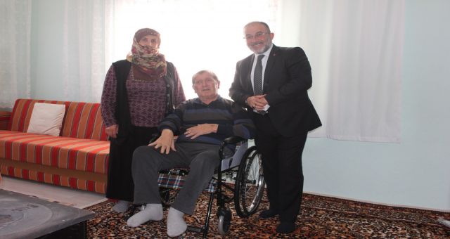 Başkan Güven Tekerlekli Sandalyeyi Bizzat Teslim Etti