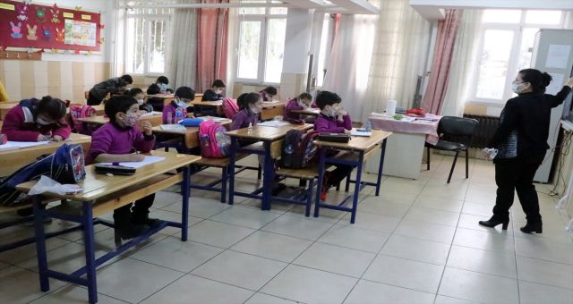 Hatay Ve Adana'da Yüz Yüze Eğitim Başladı