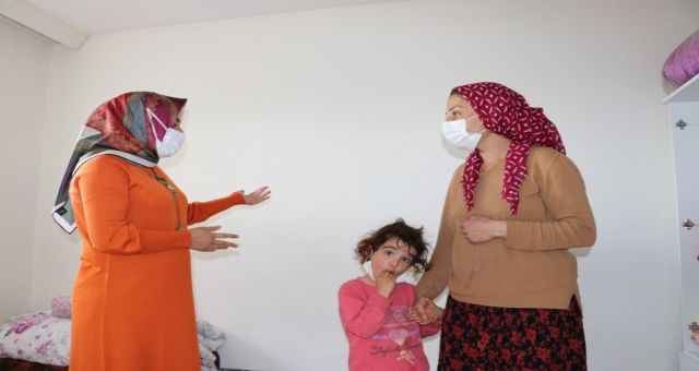 İki Çocuğuyla Sokakta Kalan Anneye Yardım Eli